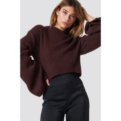 XLE the Label Krótki sweter z kapturem Hannah - Red. Czerwone swetry klasyczne damskie marki XLE the Label, z dzianiny, z kapturem. Za 166,95 zł.