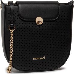 Torebka MONNARI - BAG1300-020 Black. Czarne listonoszki damskie Monnari, bez wzorów, ze skóry ekologicznej, bez dodatków. W wyprzedaży za 129,00 zł.