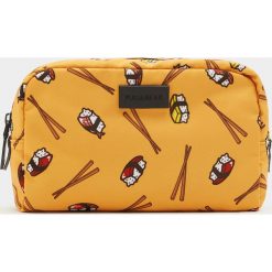 Kosmetyczka z sushi. Brązowe kosmetyczki damskie Pull&Bear, bez wzorów. Za 39,90 zł.