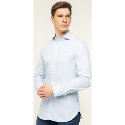 Koszula Guess M92H13 WBGG0. Czerwone koszule męskie Guess, xl, z aplikacjami, z bawełny, casualowe, bez kołnierzyka, bez rękawów. W wyprzedaży za 209,00 zł.