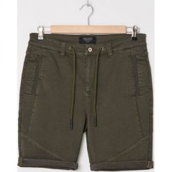 Szorty - Khaki. Brązowe spodenki i szorty męskie House, s, bez wzorów. W wyprzedaży za 79,99 zł.