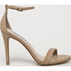 Steve Madden - Sandały. Sandały damskie Steve Madden, bez wzorów, ze skóry, z okrągłym noskiem, bez obcasa, na obcasie, na klamry. Za 339,90 zł.