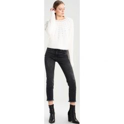 Swetry klasyczne damskie: Bik Bok DIAMOND Sweter white