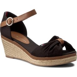 Espadryle TOMMY HILFIGER - Elba 40D FW0FW00906 Black 990. Czarne espadryle damskie TOMMY HILFIGER, bez wzorów, ze skóry, bez obcasa, na koturnie. W wyprzedaży za 269,00 zł.
