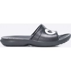 Crocs - Klapki Classic Graphic. Czarne klapki damskie Crocs, bez wzorów, ze skóry, bez obcasa, na obcasie. W wyprzedaży za 79,90 zł.