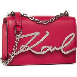 Torebka KARL LAGERFELD - 201W3101 Fuchsia. Różowe torebki klasyczne damskie KARL LAGERFELD, bez wzorów, ze skóry, biznesowe, bez dodatków. W wyprzedaży za 939,00 zł.