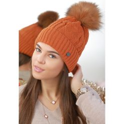 Czapka VANIE ORANGE. Pomarańczowe szaliki damskie Czapka VANIE ORANGE, bez wzorów. W wyprzedaży za 29,00 zł.