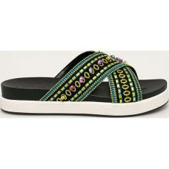 Desigual - Klapki. Czarne klapki damskie Desigual, bez wzorów, z gumy, bez obcasa, na obcasie. Za 299,90 zł.
