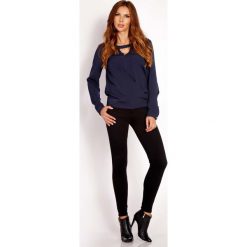 Granatowa Bluzka z Wycięciem przy Dekolcie. Niebieskie bluzki longsleeves Molly.pl, l, z tkaniny, z okrągłym kołnierzem. Za 99,00 zł.