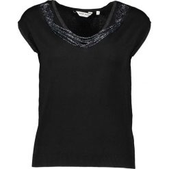 Koszulka "Collar" w kolorze czarnym. Czarne koszulki damskie NAF NAF, xs, bez wzorów, klasyczne, bez kołnierzyka. W wyprzedaży za 69,95 zł.