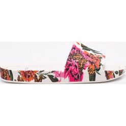 Melissa - Klapki. Białe klapki damskie marki Melissa, z materiału. W wyprzedaży za 179,90 zł.