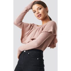 NA-KD Boho Sweter na jedno ramię - Pink. Niebieskie swetry klasyczne damskie marki NA-KD Boho, na imprezę, w koronkowe wzory, z koronki, boho, na ramiączkach, mini. Za 80,95 zł.