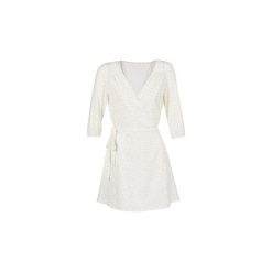 Sukienki krótkie Only NOVA LACE. Białe sukienki damskie marki ONLY, bez wzorów, bez kołnierzyka, z krótkim rękawem, krótkie, mini. Za 119,20 zł.