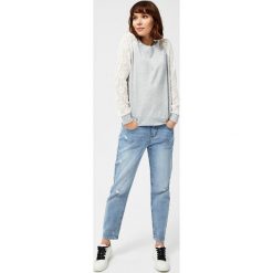 Jeansy typu boyfriend. Niebieskie jeansy damskie Moodo, s, z obniżonym stanem. Za 59,99 zł.
