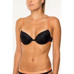 Biustonosz push-up Emporio Armani Underwear 162394 9A235 00020. Czarne biustonosze Emporio Armani Underwear, bez wzorów, z elastanu. W wyprzedaży za 129,00 zł.