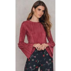 NA-KD Party Top Pleated Frill Sleeve - Red. Czerwone topy damskie NA-KD Party, bez wzorów, z jedwabiu, z falbankami. W wyprzedaży za 60,97 zł.