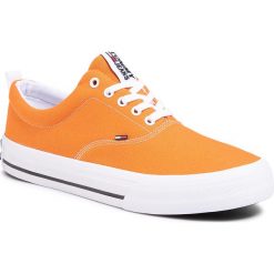 Tenisówki TOMMY JEANS - Classic Low Tommy Jeans Sneaker EM0EM00405 Paradise Orange SFA. Pomarańczowe półbuty męskie Tommy Jeans, na co dzień, bez wzorów, z jeansu, bez zapięcia. Za 299,00 zł.