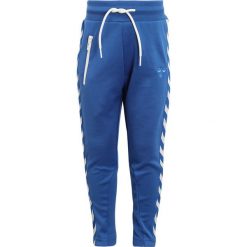 Hummel PANTS Spodnie treningowe turkish sea. Niebieskie jeansy chłopięce marki Hummel. Za 169,00 zł.