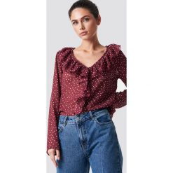 Rut&Circle Bluzka Jannike Frill Dot - Red. Czerwone bluzki damskie marki Rut&Circle, bez wzorów, z materiału, z falbankami, bez rękawów. Za 104,95 zł.