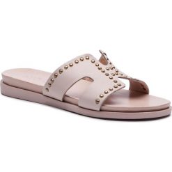 Klapki INUOVO - 105017 Blush. Różowe klapki damskie Inuovo, z aplikacjami, ze skóry, bez obcasa. W wyprzedaży za 269,00 zł.