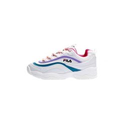 Buty Fila 1010562 RAY LOW. Białe trampki i tenisówki damskie Fila, bez wzorów, bez zapięcia. Za 361,68 zł.
