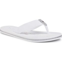 Japonki TOMMY HILFIGER - Glitter Flat Beach Sandal FW0FW04987 White YBR. Białe klapki damskie TOMMY HILFIGER, z aplikacjami, z tworzywa sztucznego, bez obcasa. Za 179,00 zł.