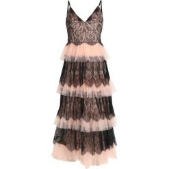 Forever Unique Suknia balowa pink/black. Czarne sukienki damskie marki Forever Unique, bez wzorów, z poliesteru, wizytowe, bez kołnierzyka, bez rękawów. Za 559,00 zł.