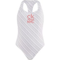 Strój kąpielowy Calvin Klein Swimwear KW0KW00993. Białe stroje kąpielowe damskie Calvin Klein Swimwear, l, bez wzorów, z elastanu. Za 379,00 zł.