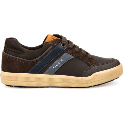 Sneakersy "Arzach" w kolorze brązowym. Brązowe trampki chłopięce marki geox kids, z gumy, na sznurówki. W wyprzedaży za 129,95 zł.