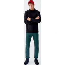 Bluza basic z półgolfem. Czarne bluzy męskie Pull&Bear, m, bez wzorów, bez kołnierzyka, bez rękawów, bez kaptura. Za 69,90 zł.