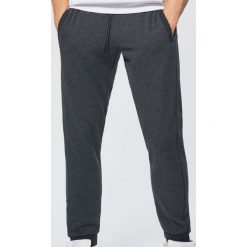 Dzianinowe joggery - Szary. Szare spodnie męskie marki Cropp, s, bez wzorów, z dzianiny. Za 69,99 zł.