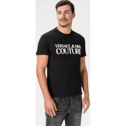 Versace Jeans Couture Koszulka Czarny. Czarne podkoszulki męskie Versace Jeans Couture, s, z nadrukiem, z bawełny, bez kołnierzyka, z krótkim rękawem. Za 447,95 zł.