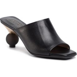 Klapki HISPANITAS - PragaFV0 FHV00102 Black. Czarne klapki damskie Hispanitas, bez wzorów, ze skóry, bez obcasa, na obcasie. W wyprzedaży za 379,00 zł.