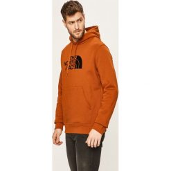 The North Face - Bluza. Pomarańczowe bluzy męskie The North Face, s, z aplikacjami, z bawełny, z kapturem, bez rękawów, z kapturem. W wyprzedaży za 229,90 zł.