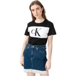 Calvin Klein Koszulka Czarny. Czarne bluzki damskie Calvin Klein, m, bez wzorów, z bawełny, bez kołnierzyka, z krótkim rękawem. Za 204,95 zł.