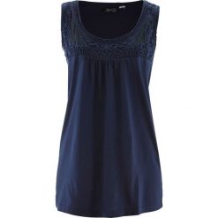 Top bawełniany z koronką bonprix ciemnoniebieski. Niebieskie bluzki damskie marki bonprix, w koronkowe wzory, z bawełny, bez kołnierzyka, bez rękawów. Za 34,99 zł.