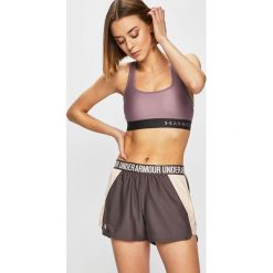 Under Armour - Szorty. Różowe spodenki sportowe damskie marki Under Armour, s, z poliesteru, sportowe. Za 79,90 zł.