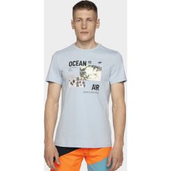 T-shirt męski TSM254 - jasny niebieski. Niebieskie koszulki męskie 4f, m, bez wzorów, z bawełny, bez kołnierzyka. Za 59,99 zł.