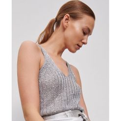 Srebrne szorty - Jasny szary. Szare szorty damskie Reserved, bez wzorów. Za 119,99 zł.