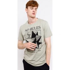 Męski T-shirt No Rules beżowy. Brązowe podkoszulki męskie Mark Formelle, m, z nadrukiem, klasyczne, z okrągłym kołnierzem, krótkie. Za 29,97 zł.