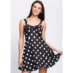 Czarna Sukienka La La Love. Czarne sukienki damskie Born2be, na lato, s, bez wzorów, bez kołnierzyka, bez rękawów, mini, rozkloszowane. Za 89,99 zł.