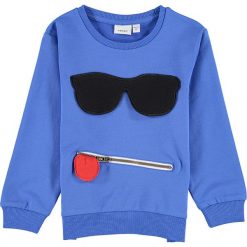 Bluza "Faton" w kolorze niebieskim. Niebieskie bluzy niemowlęce name it boys, z aplikacjami, z bawełny, bez rękawów, bez kaptura. W wyprzedaży za 49,95 zł.