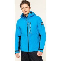 Kurtka narciarska Quiksilver Stretch Fjord EQYTJ03210. Niebieskie kurtki sportowe męskie Quiksilver, m, bez wzorów, z elastanu, bez kaptura, narciarskie. W wyprzedaży za 999,00 zł.