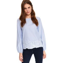 Bluzka damska z haftem. Niebieskie bluzki damskie Top Secret, z haftami, z tkaniny, eleganckie, z koszulowym kołnierzykiem, z długim rękawem. W wyprzedaży za 49,99 zł.