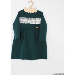Sukienka z koronkowymi falbankami. Czerwone sukienki dziewczęce z falbanami Pakamera, z koronki, z długim rękawem, długie. Za 129,00 zł.