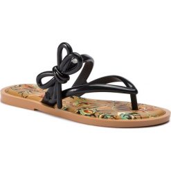 Japonki MELISSA - Flip Flop + Jason Wu A 32462 Beige/Black 52647. Czarne klapki damskie Melissa, z aplikacjami, z tworzywa sztucznego, bez obcasa, na obcasie. Za 339,00 zł.
