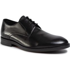 Półbuty CLARKS - Oliver Lace 261435807 Black Leather. Czarne buty wizytowe męskie Clarks, bez wzorów, ze skóry, eleganckie, bez zapięcia. Za 639,00 zł.