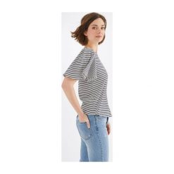 T-shirt damski. T-shirty damskie Promod, bez wzorów, eleganckie, z falbankami. Za 39,50 zł.