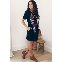 Sukienka ABOLA. Czarne sukienki damskie Sukienka ABOLA, s, bez wzorów, bez kołnierzyka, z krótkim rękawem, krótkie, mini. W wyprzedaży za 59,00 zł.