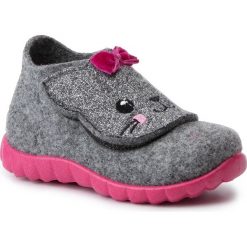 Kapcie SUPERFIT - 8-00295-25 M Hellgrau. Szare sandały dziewczęce Superfit, z tworzywa sztucznego, bez zapięcia. Za 129,00 zł.